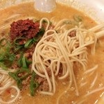 表面はクリーミーな胡麻の泡が覆う