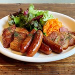 日本酒 ト ワイン 岡野 - 自家製！お肉の燻製盛り合わせ！