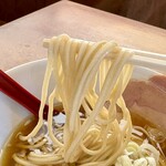 麺堂 稲葉 - 断面が四角のストレート中細麺