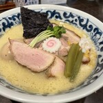 名物よだれ鶏と濃厚鶏白湯麺MATSURIKA 武蔵新田 - 特製鶏白湯塩（1300円）