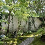 Garden Cafe home - 苔と植栽の緑が綺麗です