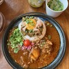 お酒とスパイス カンテラ - 大山鶏のトマトチキンカレーと鯖キーマカレーの二種盛り¥1,350