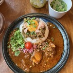 お酒とスパイス カンテラ - 大山鶏のトマトチキンカレーと鯖キーマカレーの二種盛り¥1,350