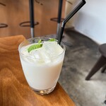 お酒とスパイス カンテラ - 自家製ラッシー¥450