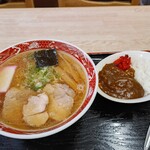 金長 本店 - ラーメンとミニカレー。
