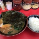 横浜ラーメン 田上家 - ラーメン並＋ライス