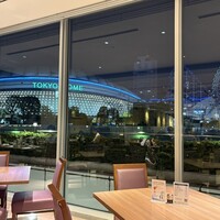 リラッサ - レストランの窓から見える東京ドーム