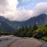 上高地のおみやげや - .....河童橋の上から梓川と穂高連峰を望む.....