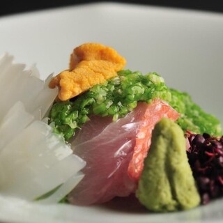毎日仕入れる新鮮な魚や野菜を使用したこだわりの料理