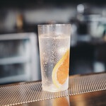 Nui. HOSTEL & BAR LOUNGE - Monkey Dry Gin Tonic