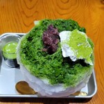 水滴々 - おい抹茶がビーカーに入ってる～鮮やかな緑色、抹茶をケチって無いところが抜群