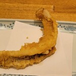 天ぷら新宿つな八 なんば店 - 穴子の天ぷらが大きい(笑)