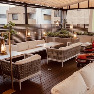 屋根付きテラス。空調・サッシ付きで、夏は涼しく冬は暖かくご利用いただけます。