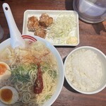 ラーメン 魁力屋 - プラス唐揚げ定食