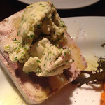 紀州産サバと黄爵芋のテリーヌ アンチョビバター