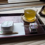 有備館 - 冷たいお茶とお菓子は「芭蕉の宿」
