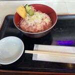 築地 どんぶり市場 - ネギトロ丼1,000円ナリ