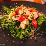 肉惣菜 徳 - トマトとモッツァレラのカプレーゼ