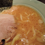 いずみ家 - らーめん中＆ほうれん草　ズームアップ