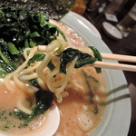 いずみ家 - 更に卓上調味料を使って啜る