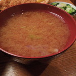 量の多いなめこのお味噌汁