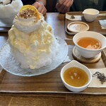 風花家 - レモンレアチーズ（1200円）。右奥は義母ちゃんの抹茶