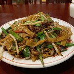 旭 - 料理写真:パスタの黒胡椒炒め