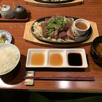 鉄板焼　利花苑 - 和牛赤身　サイコロランチ