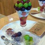 グレープショップ ココロ - 葡萄３種のパフェ