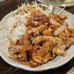 金町製麺 - 豚肉のにんにくダレ焼き