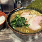 神田ラーメン わいず - ご飯にもトリチャー乗ります
