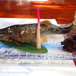 ひろ文 - 不揃いな焼き加減の鮎