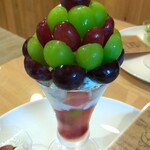 グレープショップ ココロ - 葡萄３種のパフェ　2500円