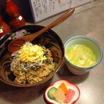 炭火焼鳥 なかお - とりめし・鶏がらスープ・漬物