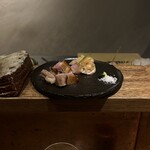 焼鳥米澤 - 鳥取産鹿野地鶏のモモ肉たたき・ムネ肉昆布じめ