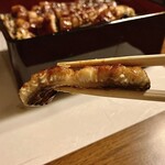 川庄 - 「うな重 特上」地焼きの一切れのアップ…