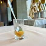 リストランテ イ・ルンガ - パセリのグラニータと南国フルーツのポポー