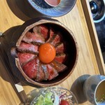 北新地 焼肉 菊地 - 国産牛赤身たたき肉まぶし丼