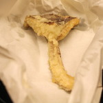 緒方 - おっ！、大きな松茸の天ぷらだ！　(2014/10)