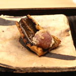 緒方 - 焼穴子 と 広島産黒真珠葡萄の天ぷら　(2014/10)