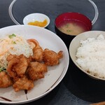 焼肉山吉 - 料理写真:唐揚げ定食（ライス中）
