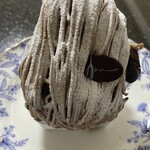 パティスリー カーヴァンソン - アントルメのような大きなモンブラン