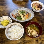 お食事処 だんらん日和 - 本日のランチ(\1,980)　メイン：煮豚の信州産きの子と野菜あんかけ