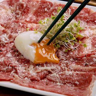 独自の繋がりで仕入れる、とろける【黒毛和牛】をリーズナブルに