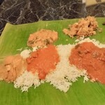 スリマンガラムA/C - 左上から時計回りにクートゥ､ジャガイモのポリヤル､チキンカレー､マトンカレー､もう１種のチキンカレー｡