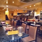 スリマンガラムA/C - 細い階段からは想像できないほど広くて､綺麗な店内。