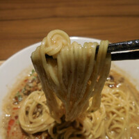 中国菜厨 エスサワダ 新丸ビル店 - 濃厚胡桃担々麺；麺はこんな感じ