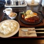 東京亭 - ハンバーグステーキのチーズ焼き