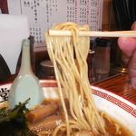 松戸中華そば　富田食堂 - 中麺。コシがある！