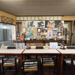 三忠食堂 - お店の真ん中